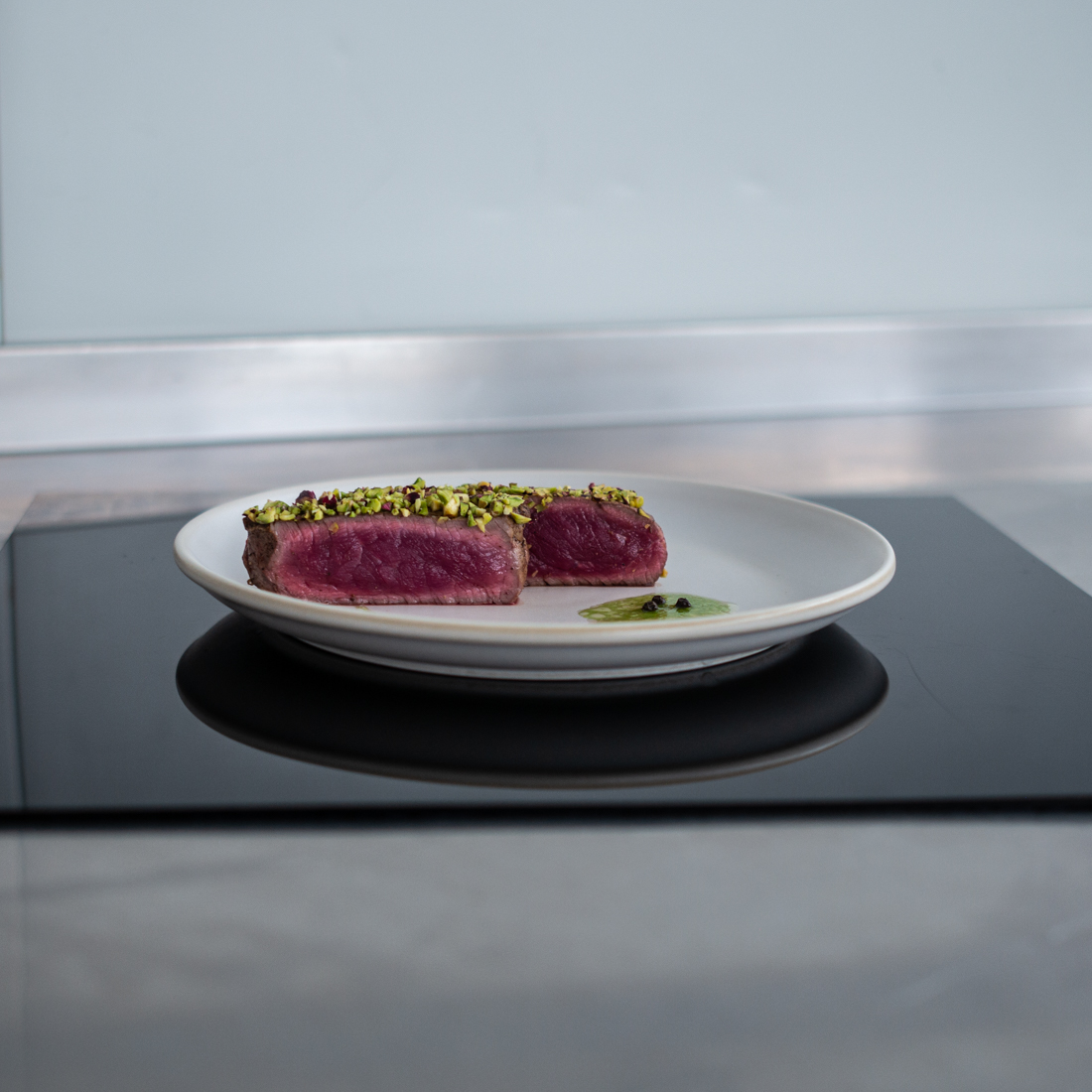 black ginger catering φιλέτο μοσχαριού με φυστίκι Αιγίνης 